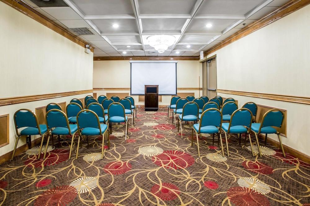 Holiday Inn Chicago Midway Airport S By Ihg Exterior photo